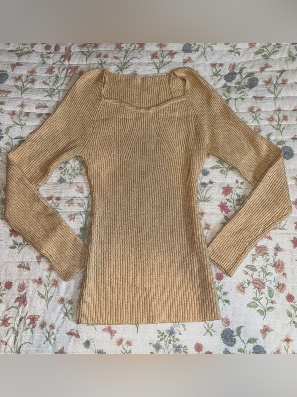 Women's Ribbed Heart Neck Sweater - Camel